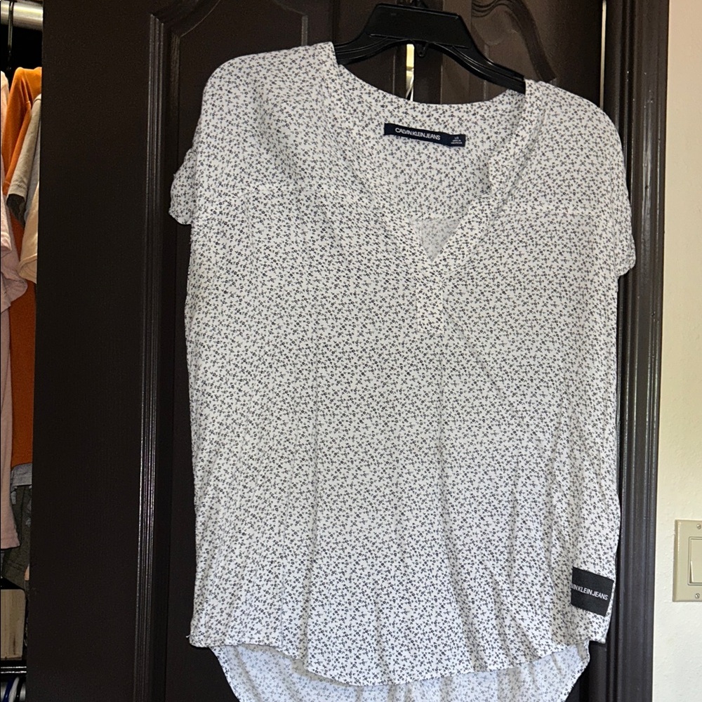 Calvin Klein Jeans Women’s White Flowered Top